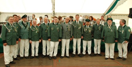 Am Schützenfest-Montag wurden die Beförderungen verdienter Schützenbrüder vorgenommen.