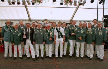 Beim Frühschoppen am Sonntag wurden die Schießehrungen vorgenommen.