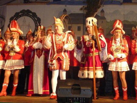 Den Anfang des Programms machte das Dreigestirn der KG Närrischen Oberberger aus Engelskirchen