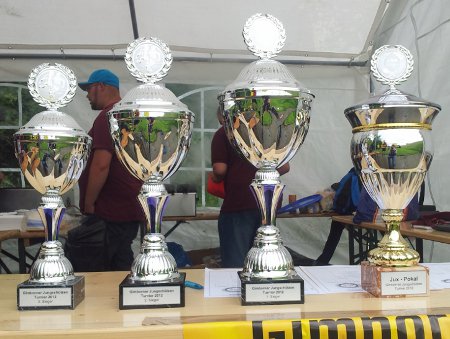 Um diese Pokale wurde beim Turnier gekämpft.