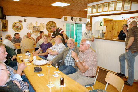 Die Teilnehmer im Schießstand in Gimborn