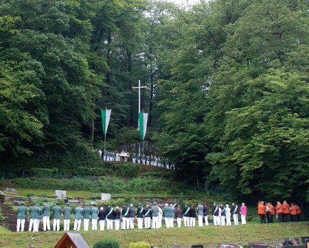 Feldgottesdienst auf dem Friedhof