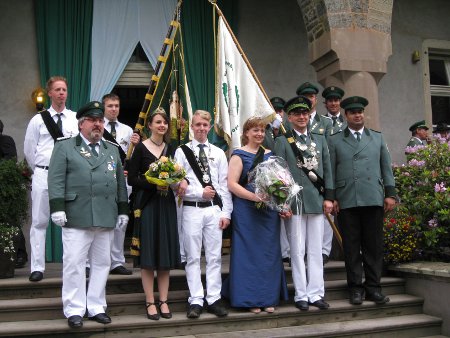 Majestäten vor Schloss Gimborn