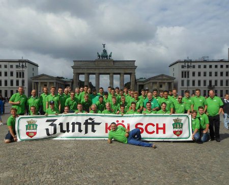 Die Jungschützen vor dem Brandenburger Tor