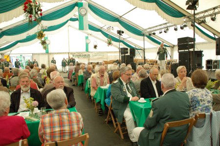 Gut besucht war das Festzelt zum Seniorennachmittag am Samstag.