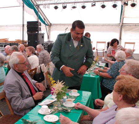 Pater Robert Rego am Seniorennachmittag