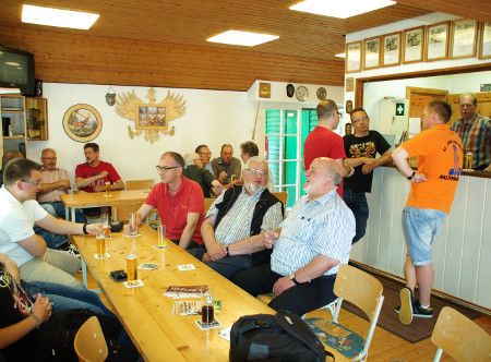 Die Teilnehmer im Schießstand in Gimborn.