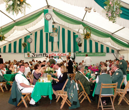 Schützen im Festzelt