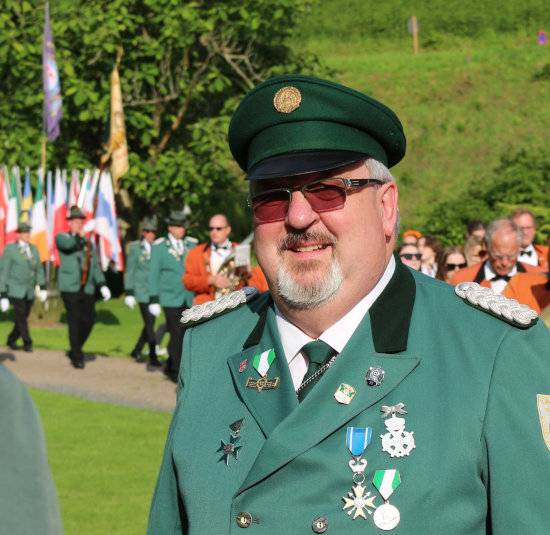 Schützen beim Antreten; Stefan Meisenberg