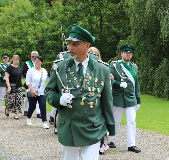 Schützen beim Antreten; Markus Riepert