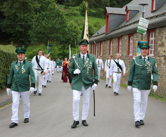 Schützen beim Antreten; Jungschützenführer Gimborn