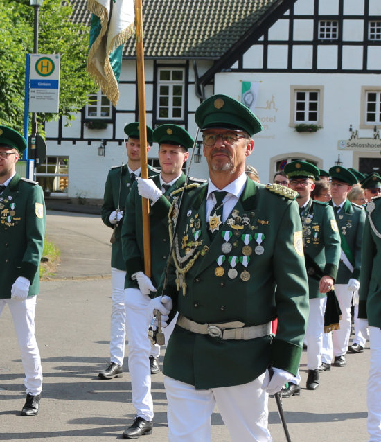 Schützen beim Antreten; Rolf Ueberberg