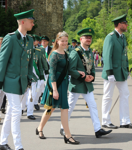 Schützen bei der Prozession; Sascha Stötzel; Christina Stötzel