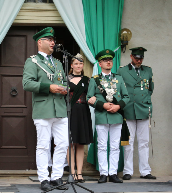 Trotz der ungewöhnlichen Situation, dass sich in diesem Jahr keine Aspiranten auf die Königswürde gefunden hatten, fand der Vorsitzende der Bruderschaft am Sonntag Abend im Schlosspark in Gimborn die richtigen Worte.