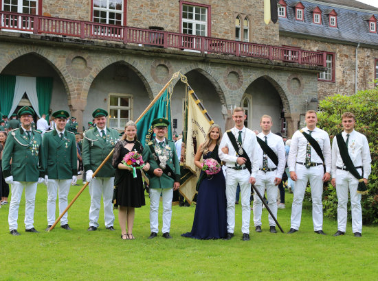 Königskrönung; Majestäten im Schlosspark Gimborn