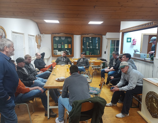 Teilnehmer im Schießstand