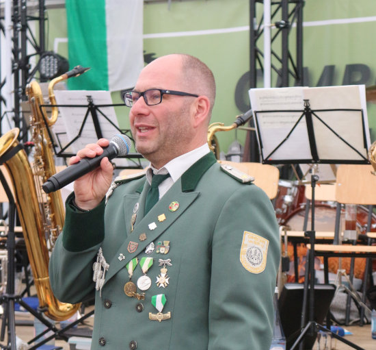 Der Vorsitzende der Bruderschaft Marc Potthoff eröffnete das Schützenfest offiziell am Sonntagmorgen im Festzelt.