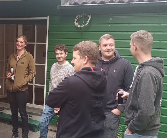 Teilnehmer im Schießstand