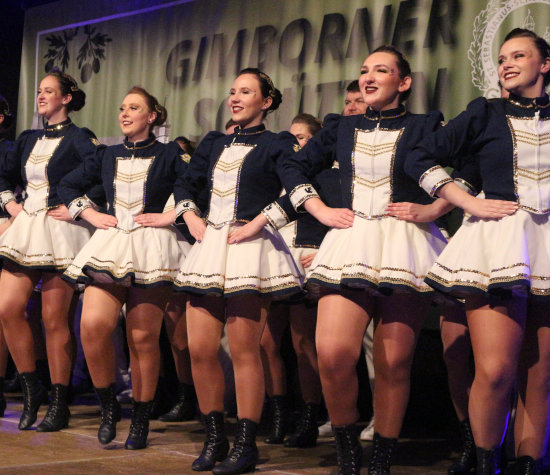 Die Steinenbrücker Schiffermädchen beeindruckten wie immer mit akrobatischen Höchstleistungen.