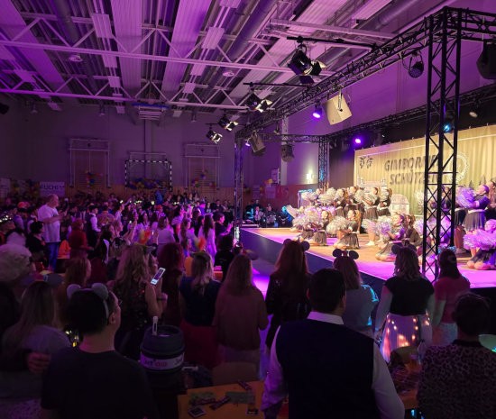 Gut gefüllt war die Turnhalle Jahnstraße.